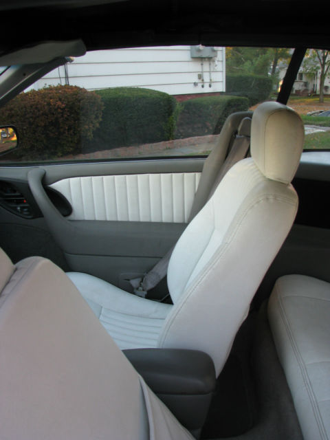 1994 Pontiac Sunbird LE Convertible 2-Door - photo 12