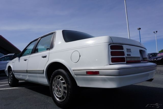 1994 Oldsmobile Cutlass S sedan - photo 6
