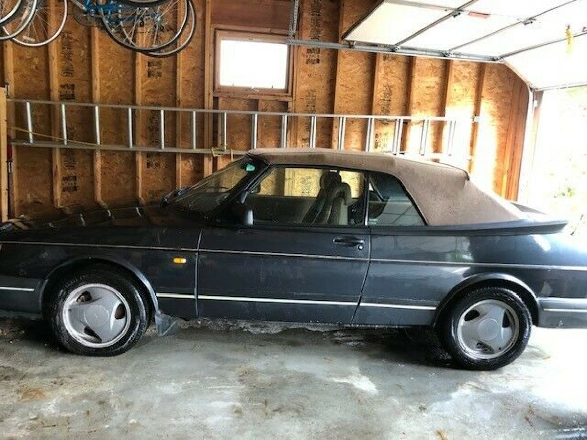 1994 Saab 900 Gold