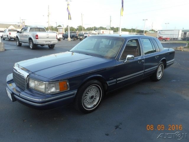 1994 Lincoln Town Car Signature - photo 2