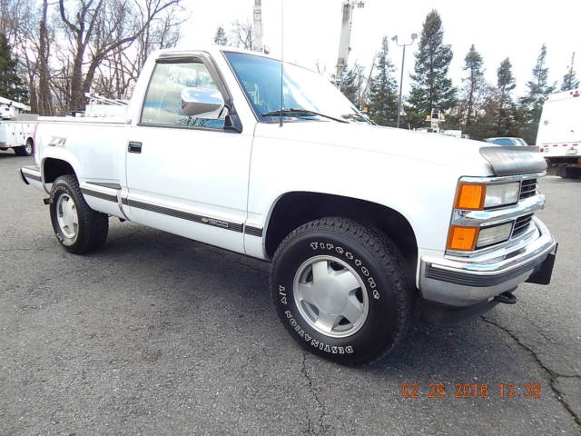 1994 Chevrolet Silverado 1500 4X4 SHORT BED - photo 2