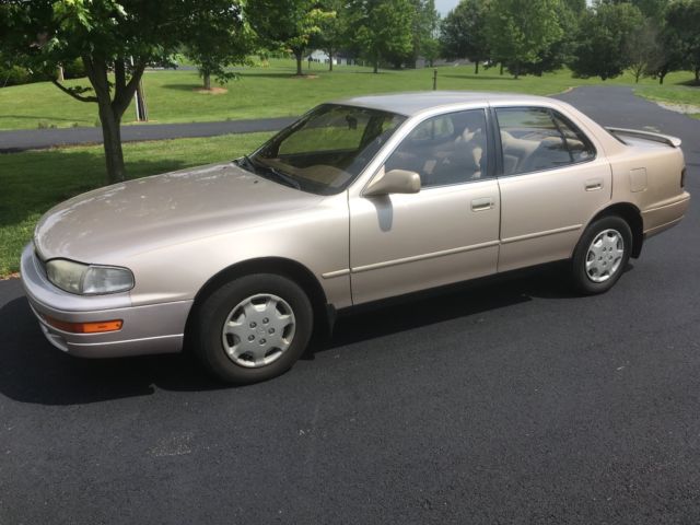 1994 Toyota Camry LE - photo 2