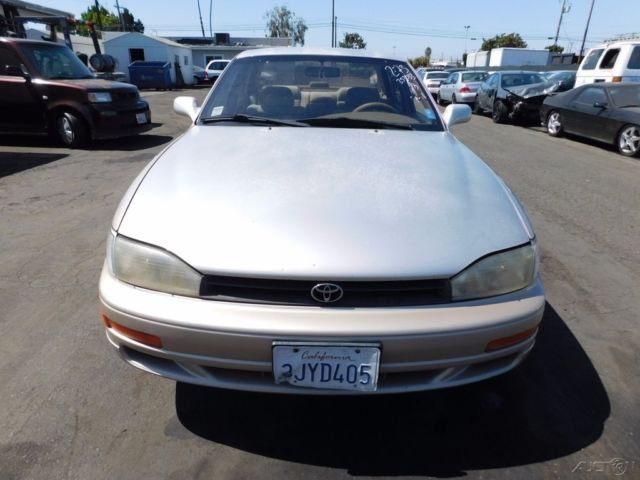 1994 Toyota Camry LE - photo 2