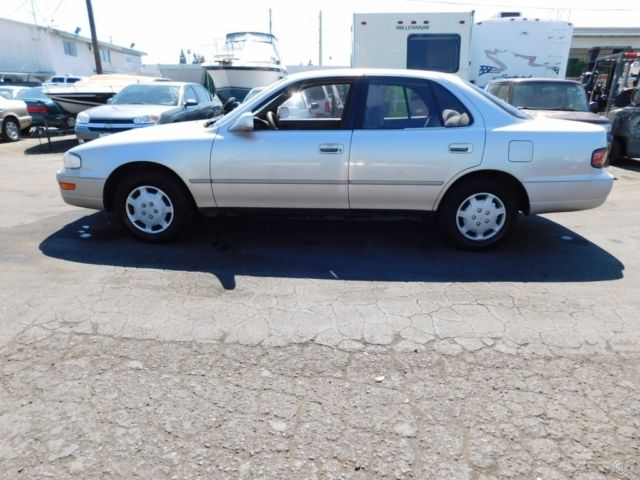 1994 Toyota Camry LE - photo 3