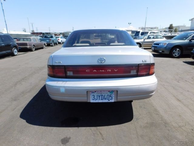 1994 Toyota Camry LE - photo 5