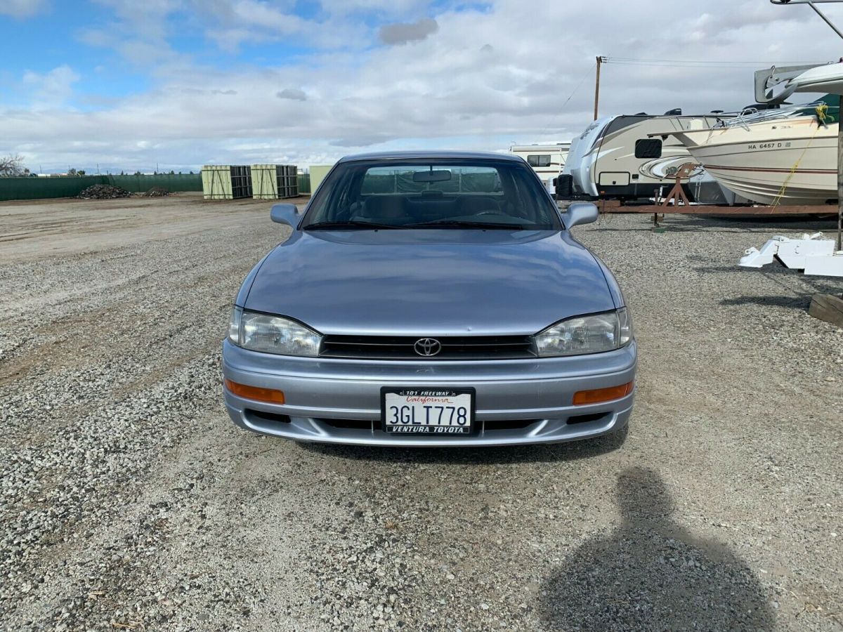 1994 Toyota Camry LE - photo 2