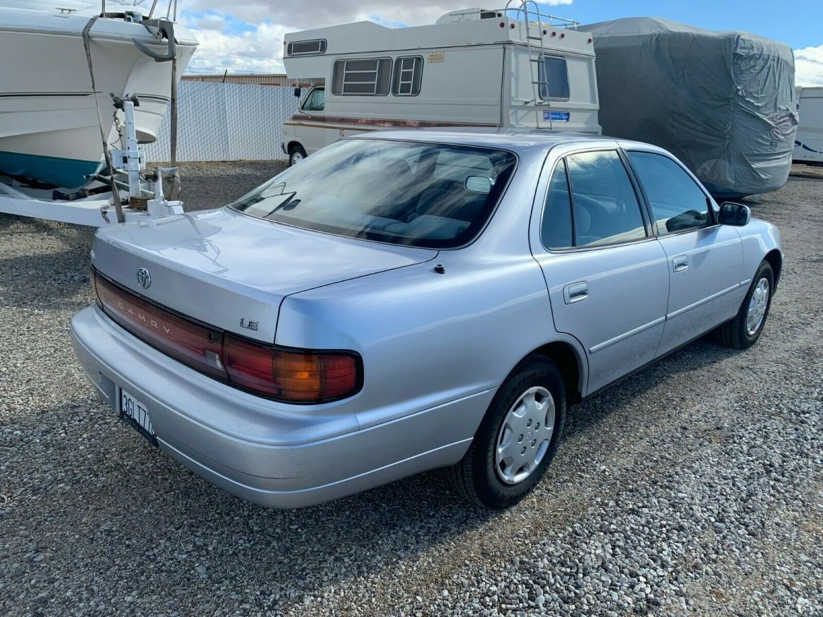 1994 Toyota Camry LE - photo 9
