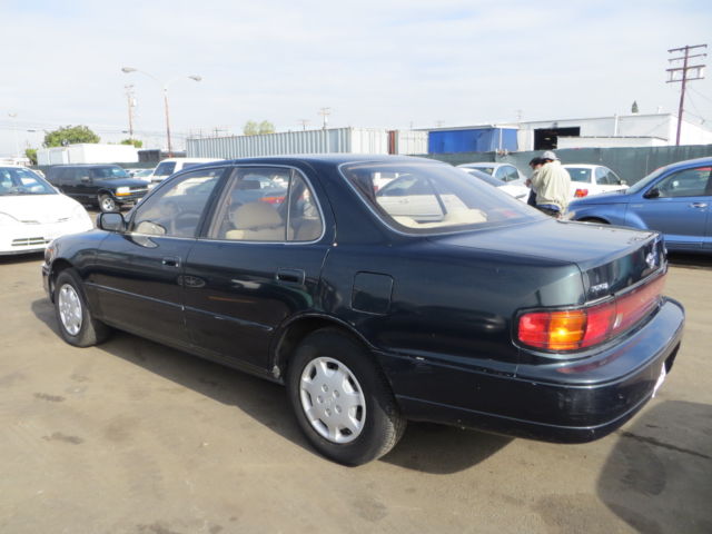 1994 Toyota Camry LE Sedan 4-Door - photo 2