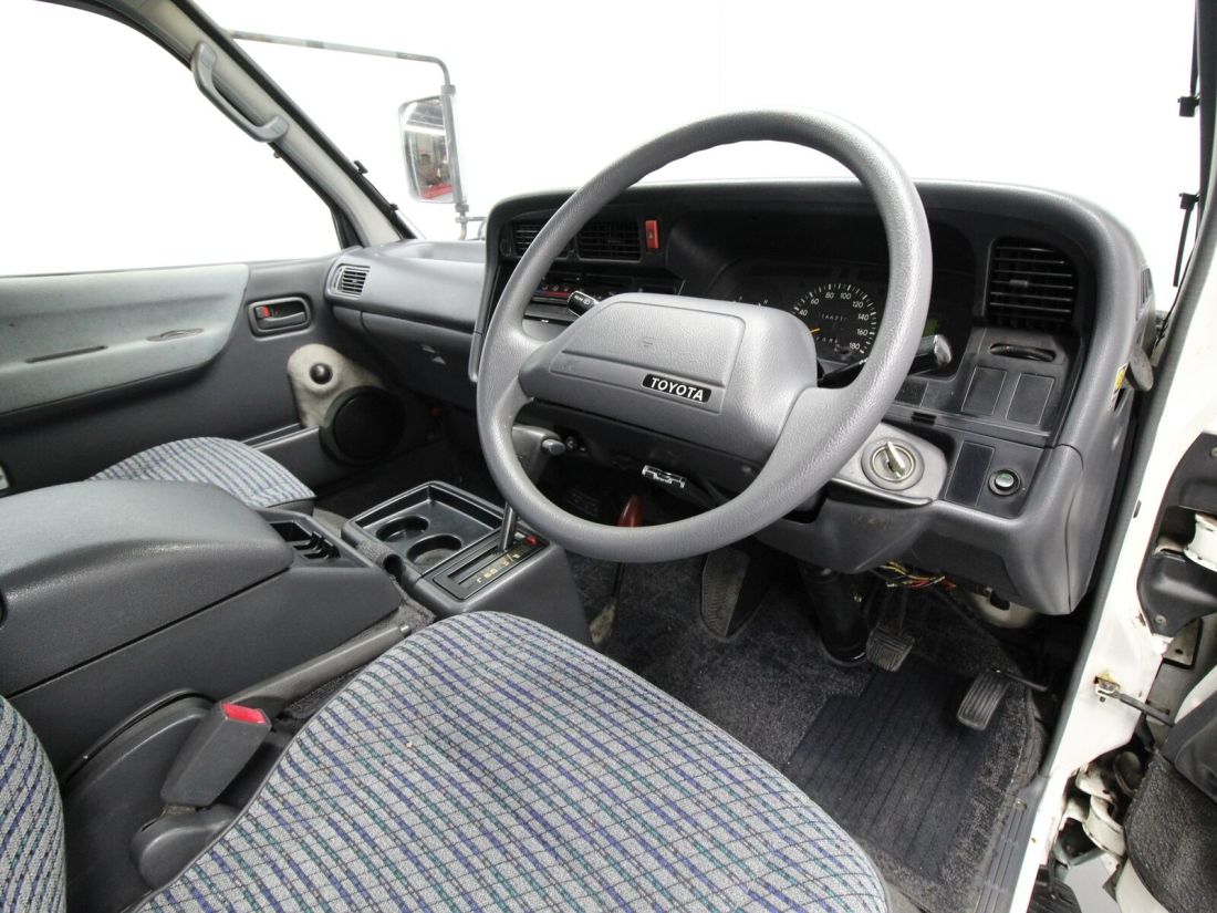 1994 Toyota HiAce - photo 11