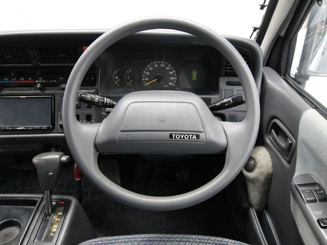 1994 Toyota HiAce - photo 12