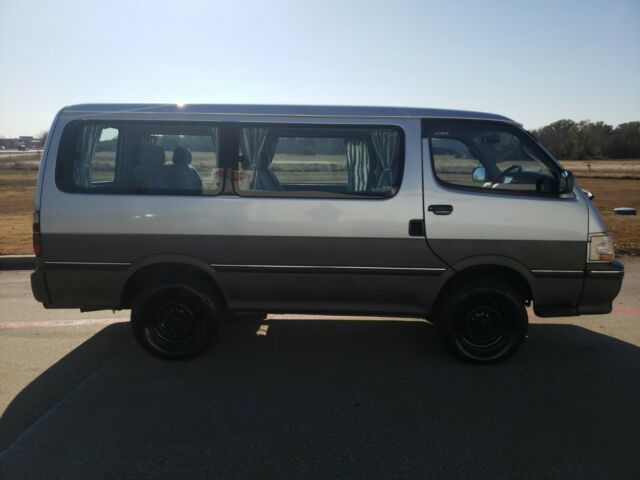1994 Toyota Hiace - photo 2