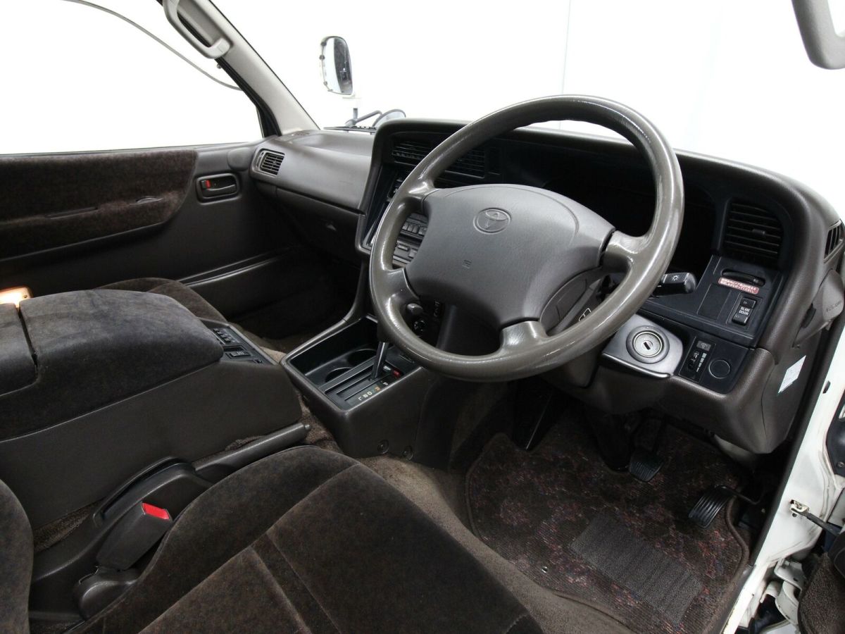 1994 Toyota HiAce S Custom 4WD - photo 10