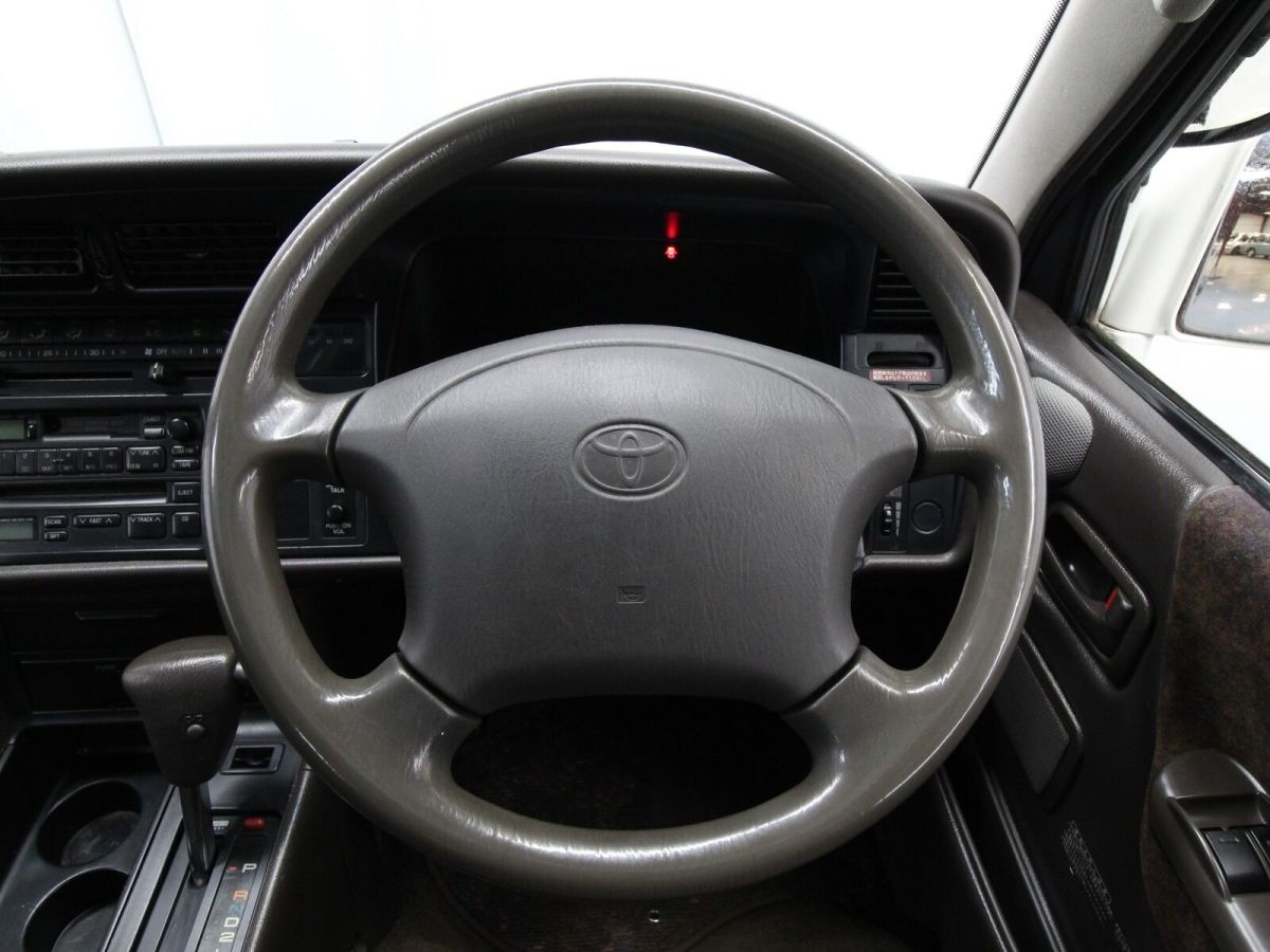 1994 Toyota HiAce S Custom 4WD - photo 11