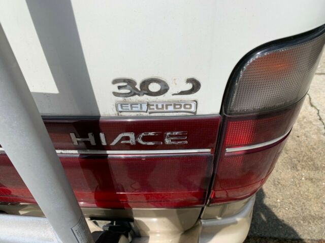 1994 Toyota Hiace - photo 10