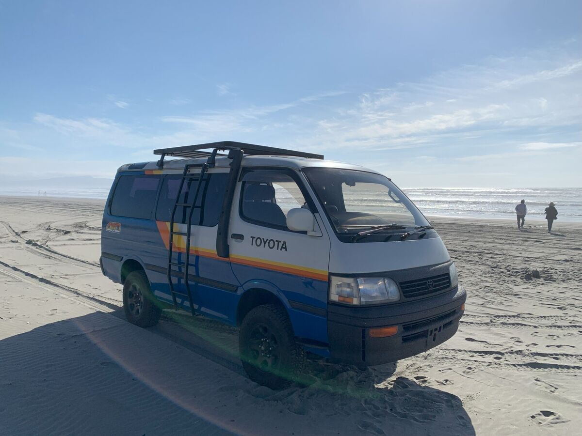 1994 Toyota Hiace - photo 2
