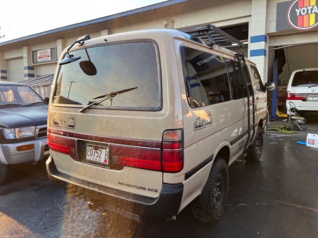 1994 Toyota Hiace Camper Van - photo 7