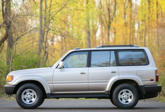 1994 Toyota Land Cruiser 4WD Super Low 108K mi Serviced 3rd Row! - photo 9