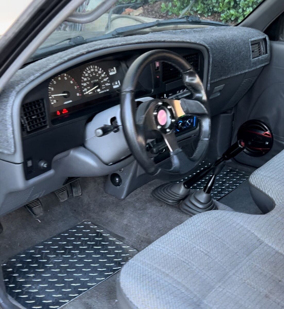 1994 Toyota Pickup 1/2 TON SHORT WHEELBASE DX - photo 4