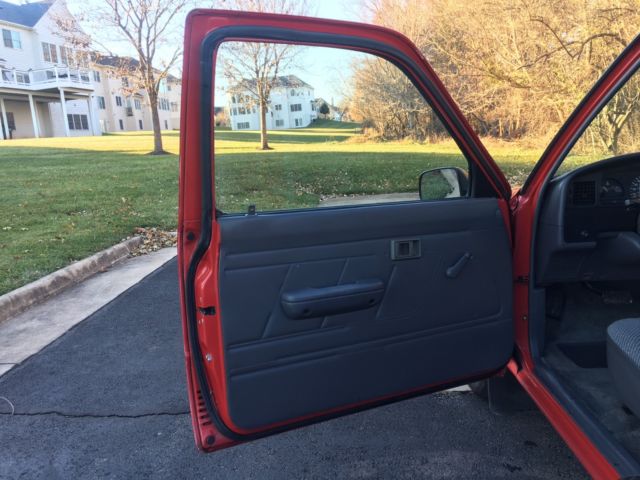 1994 Toyota Pickup DLX Standard Cab Pickup 2-Door - photo 11