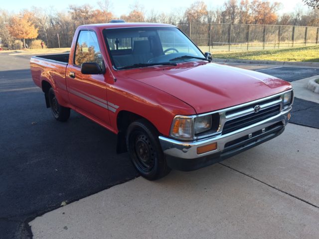 1994 Toyota Pickup DLX Standard Cab Pickup 2-Door - photo 2