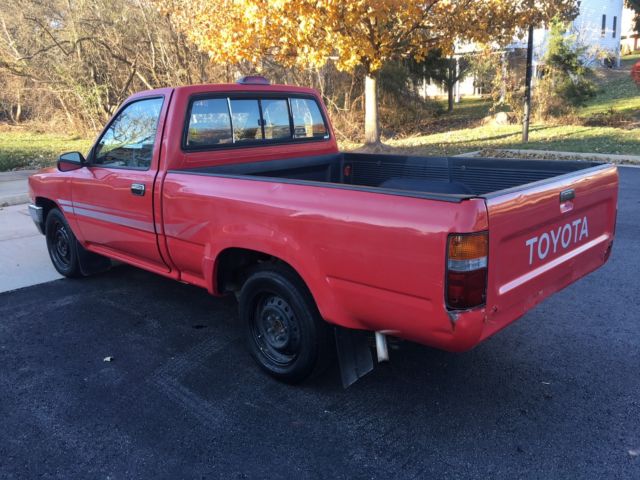 1994 Toyota Pickup DLX Standard Cab Pickup 2-Door - photo 5