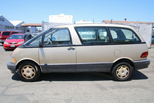 1994 Toyota Previa DX - photo 2