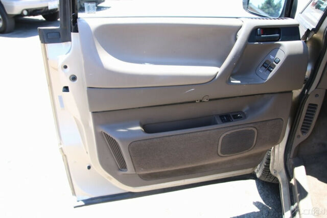 1994 Toyota Previa DX - photo 9