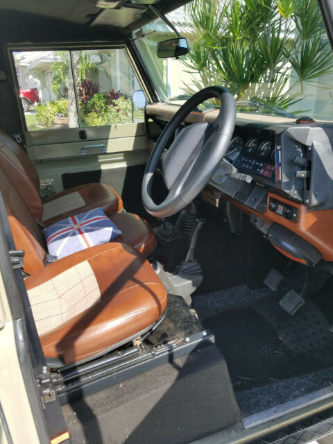 1994 Land Rover Defender wagon - photo 11