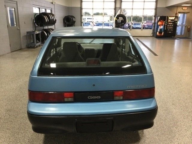 1994 Geo Metro Base Hatchback 2-Door - photo 5