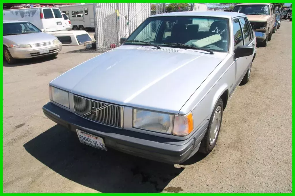1994 Volvo 940 2.3 L 4 Cylinder NO RESERVE 1994 Volvo 940 Level I