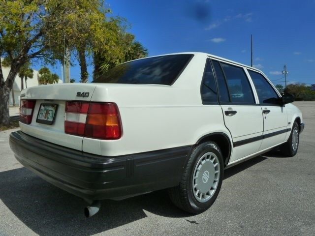 1994 Volvo 940 Turbo Sedan 4D - photo 11