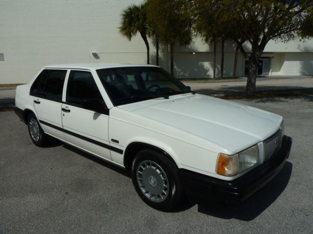 1994 Volvo 940 Turbo Sedan 4D - photo 13