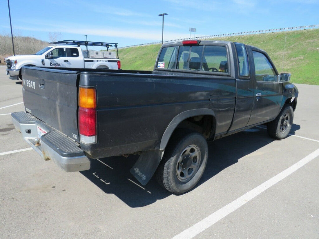1994 Nissan Other Pickups XE - photo 10