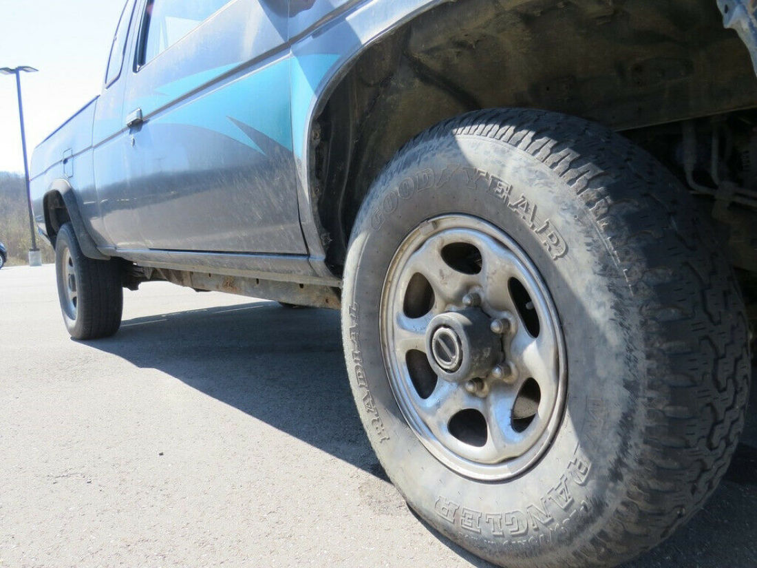 1994 Nissan Other Pickups XE - photo 3