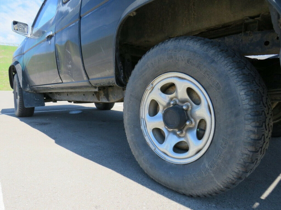 1994 Nissan Other Pickups XE - photo 8