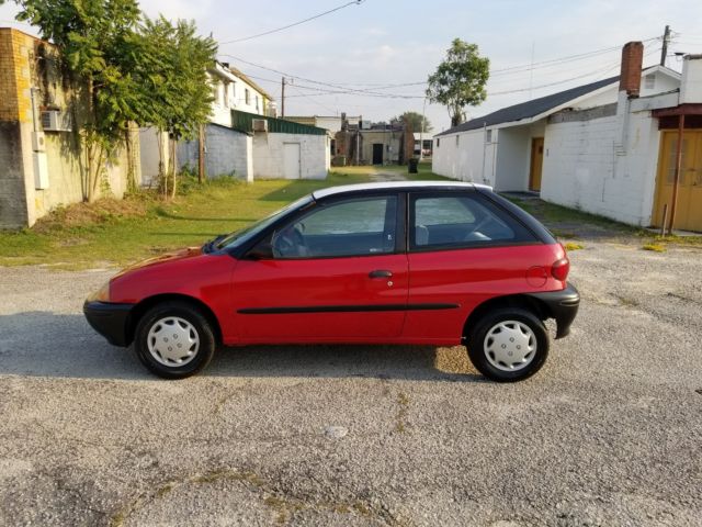1995 Geo Metro LSi Hatchback 2-Door - photo 2