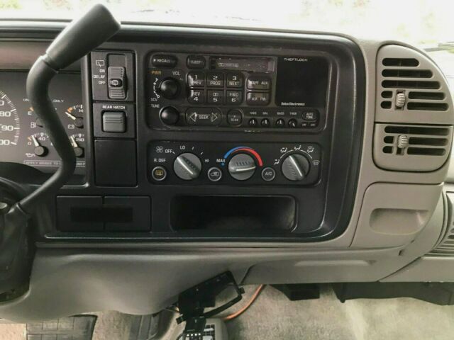 1994 Chevrolet Suburban LS - photo 11