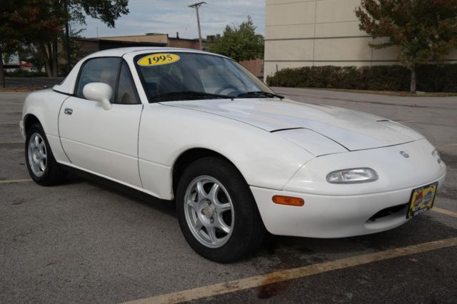 1995 Mazda MX-5 Miata 2D Convertible - photo 10