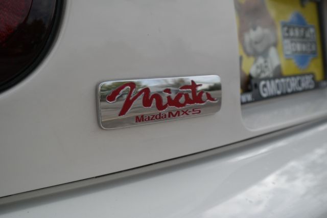 1995 Mazda MX-5 Miata 2D Convertible - photo 7
