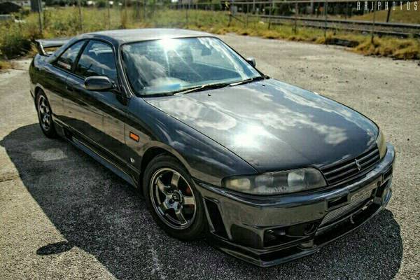 1995 Nissan Skyline R33 1980 Nissan GT-R GTST