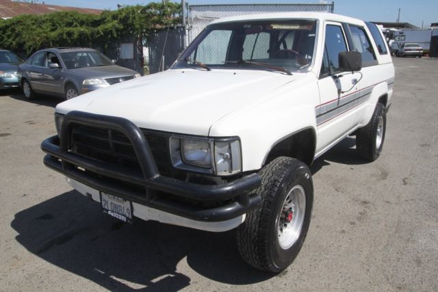 1995 Toyota 4Runner DLX 4WD Automatic 4 Cylinder NO RESERVE 1988 Toyota 4Runner DLX Sport Utility 2-Door
