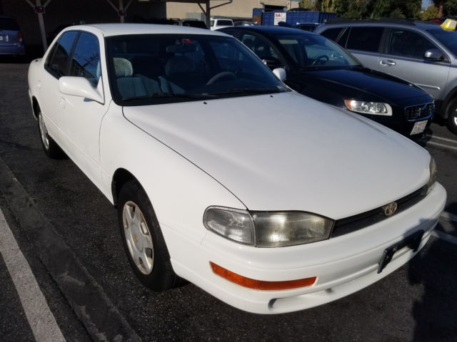 1994 Toyota Camry LE - photo 2
