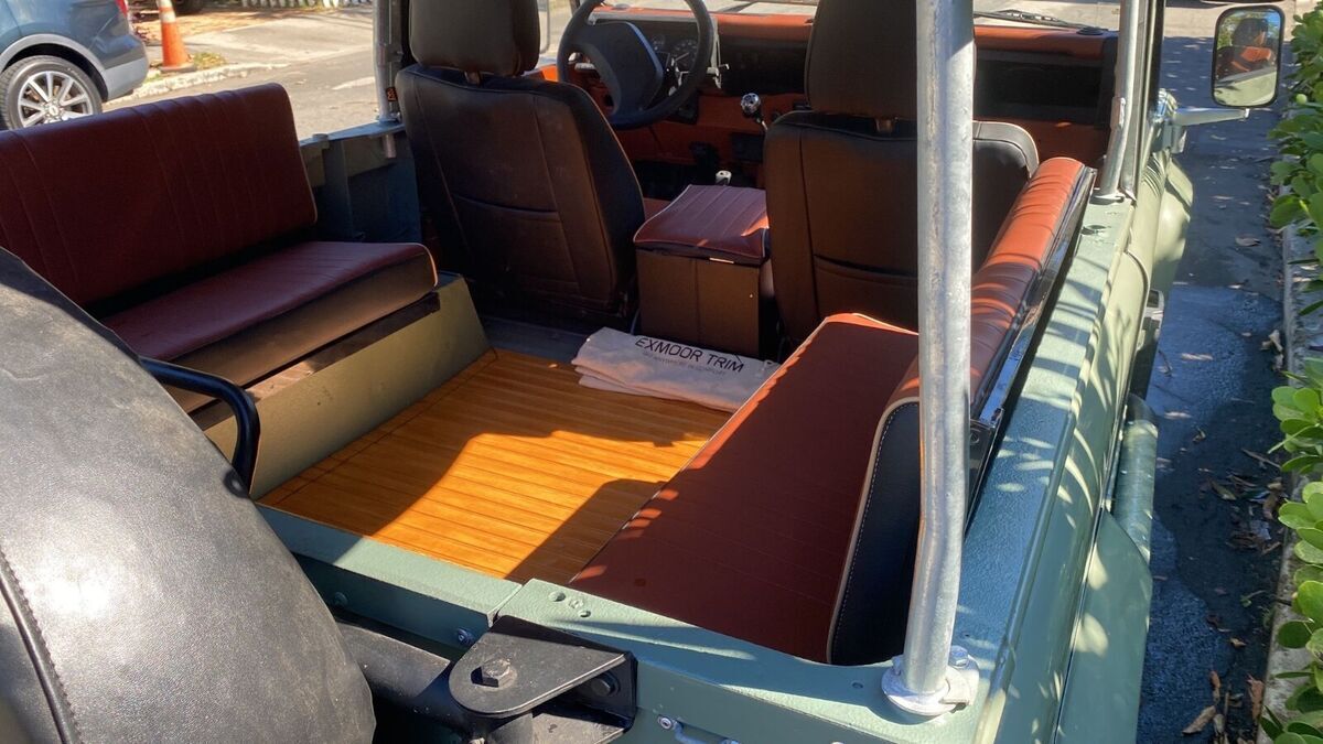 1900 Land Rover Defender - photo 10