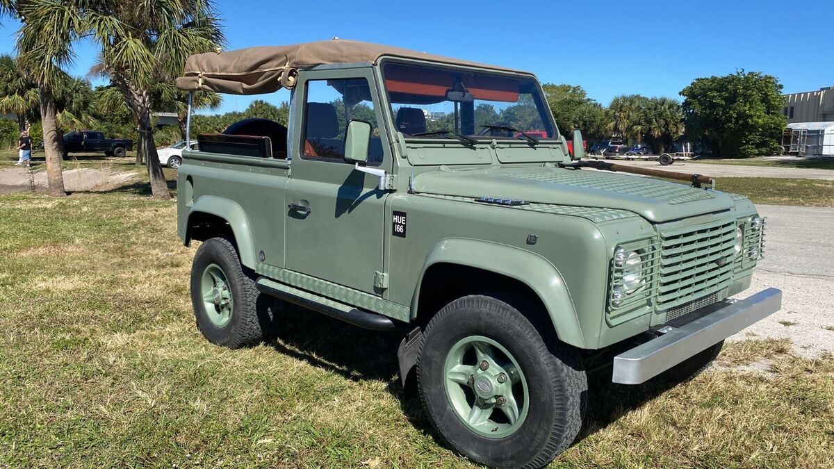 1900 Land Rover Defender - photo 2