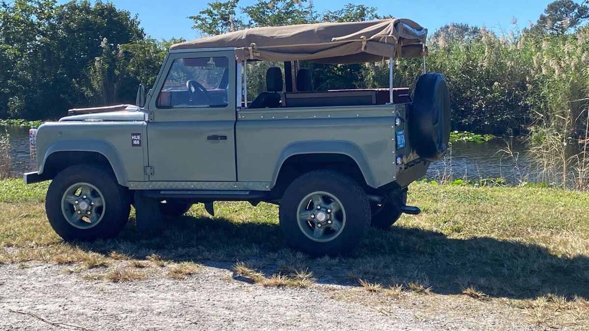 1900 Land Rover Defender - photo 4