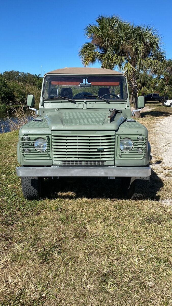 1900 Land Rover Defender - photo 5