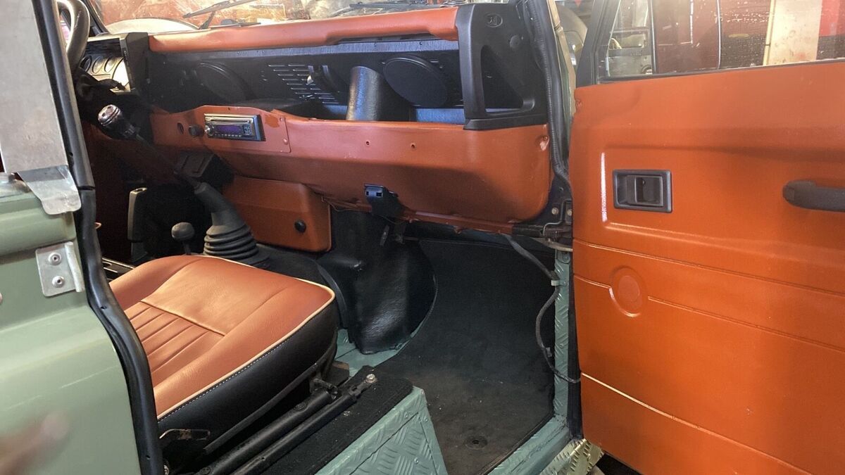 1900 Land Rover Defender - photo 8