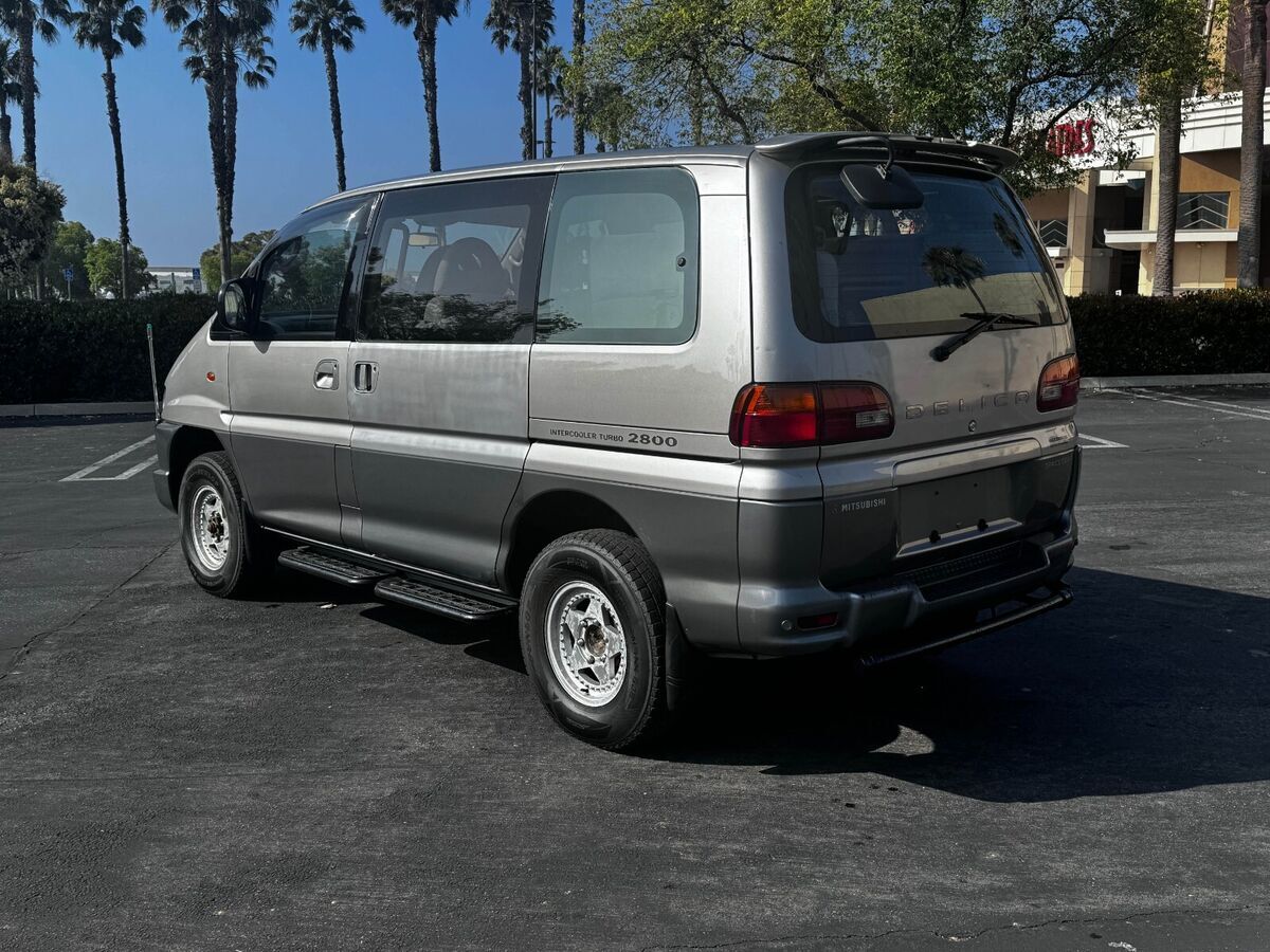 1980 Mitsubishi Delica 4X4 - photo 11