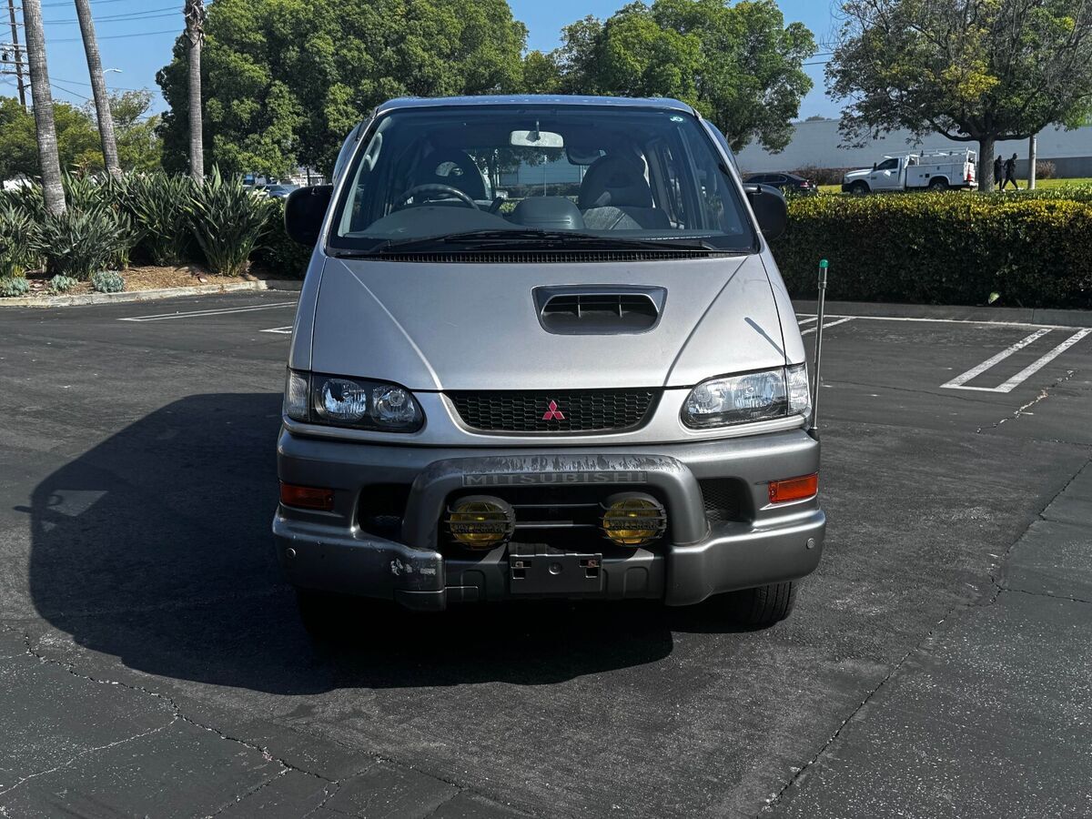 1980 Mitsubishi Delica 4X4 - photo 3