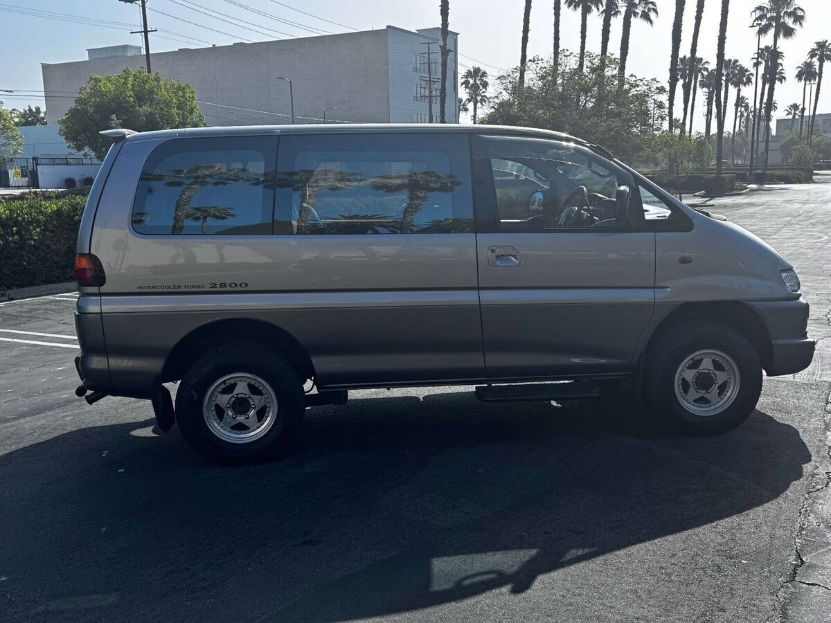 1980 Mitsubishi Delica 4X4 - photo 9